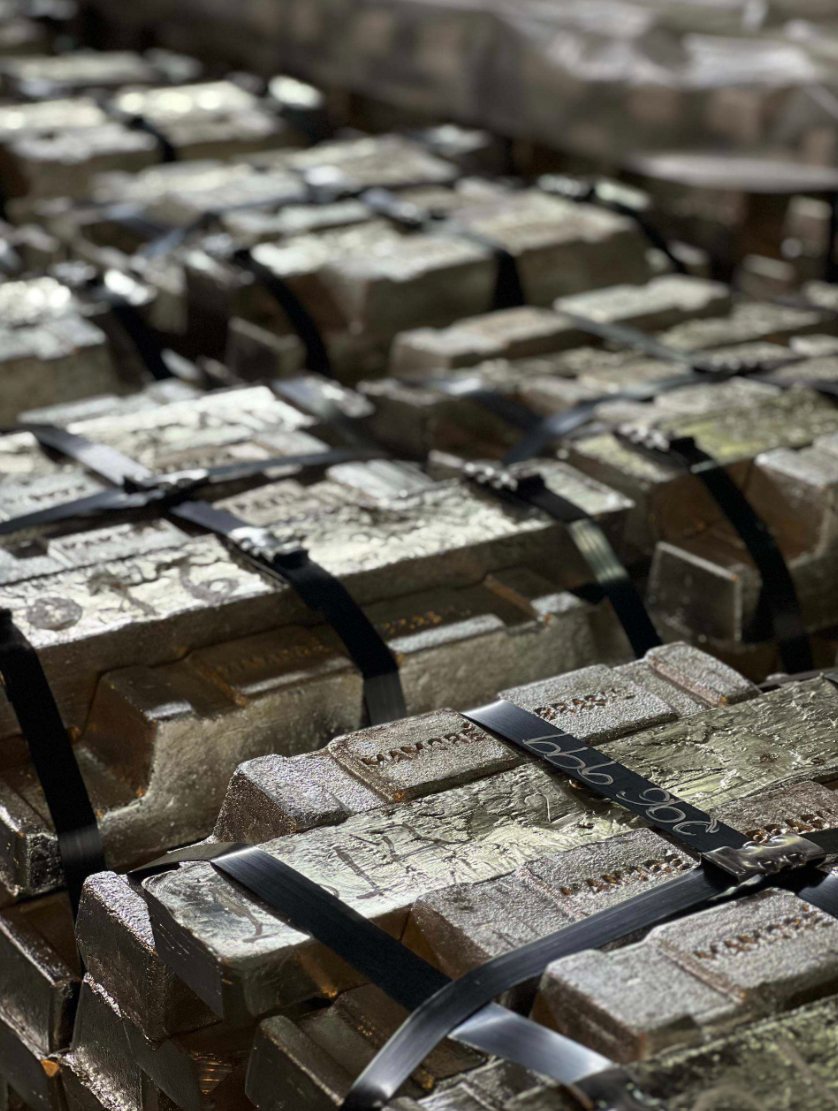 Lingotes de estanho refinado produzidos pela Mineração Taboca