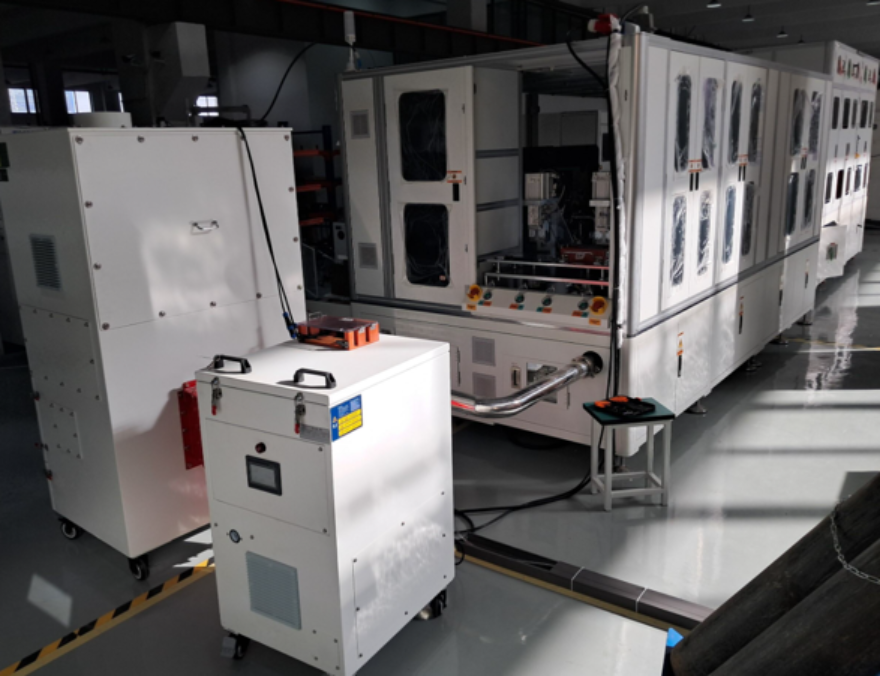 Linha automatizada para montagem de células prismáticas de baterias